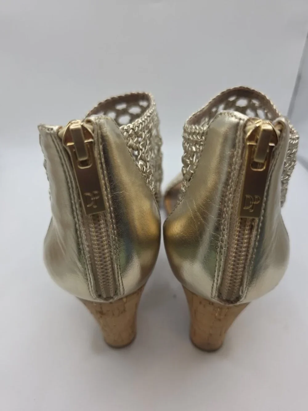 Donald J Pliner Jolie Gold Leather Wedge Sandals SS1389 SZ 6M EUC MSRP $198.00